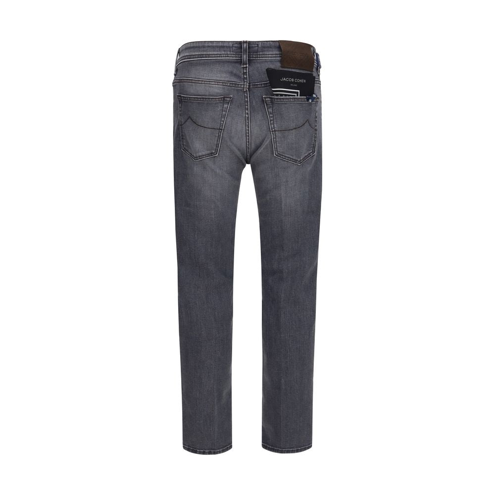 Jeans by Jacob Cohen for men in stretch denim cotton gray features an sophisticated mid rise and straight-leg & slim with a precise long, creating a sophisticated and sophisticated silhouette.