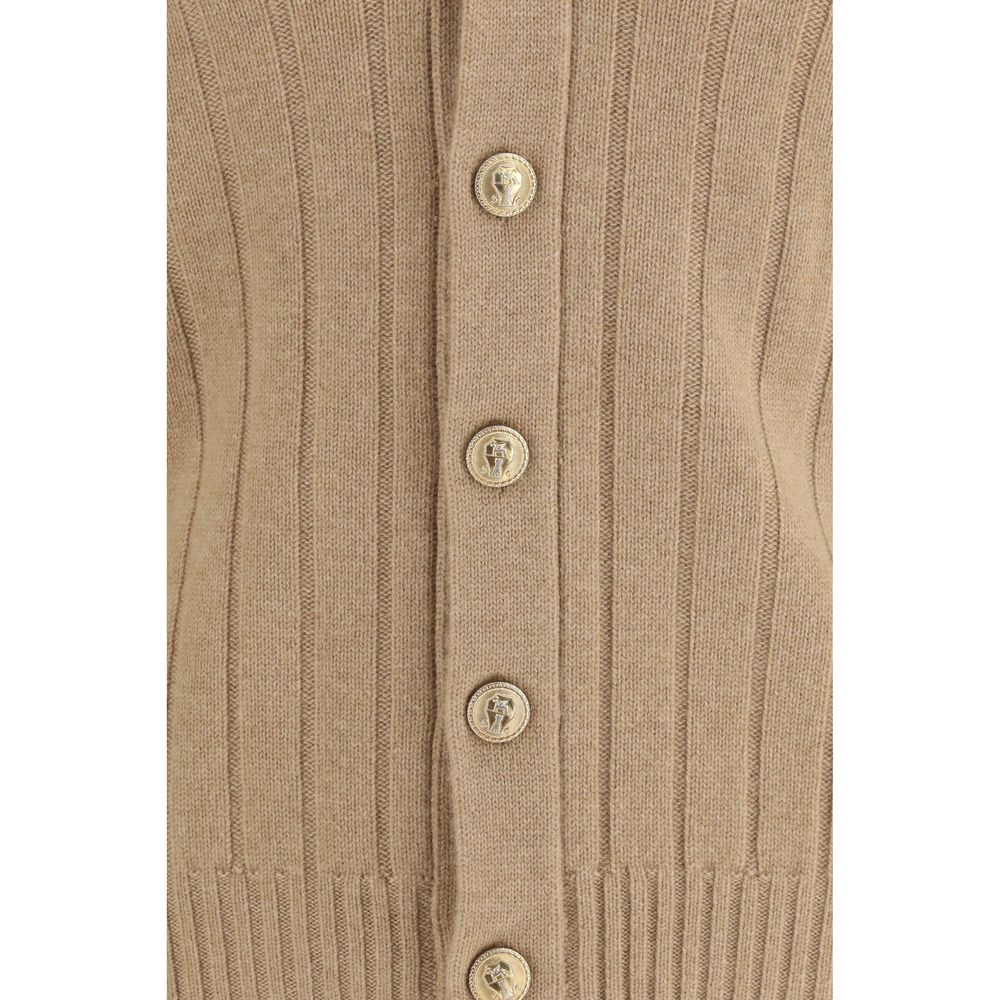 Cardigan by Brunello Cucinelli for men in cashmere beige showcases a captivating silhouette, artfully detailed with a captivating and for a truly sophisticated captivating look.