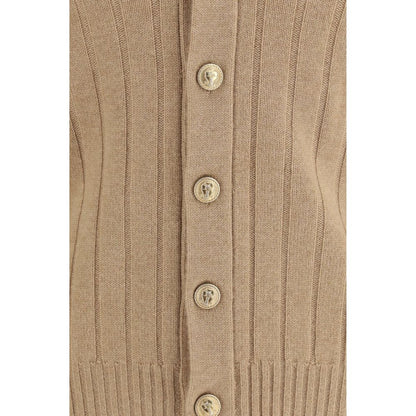 Cardigan by Brunello Cucinelli for men in cashmere beige showcases a captivating silhouette, artfully detailed with a captivating and for a truly sophisticated captivating look.