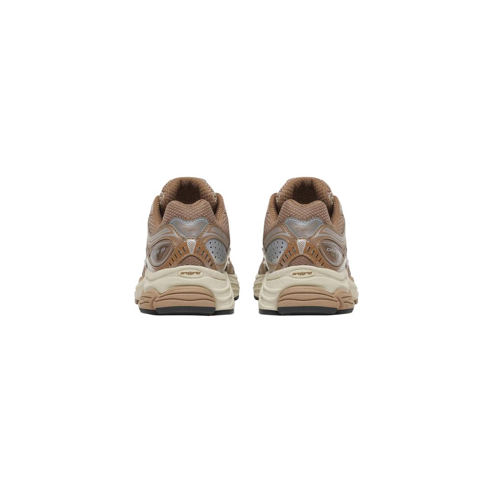 Athletic Sneakers by Saucony for men in mesh & rubber beige features an exquisite silhouette, showcasing the premium chunky style of the Men's Chunky Mesh & Rubber Athletic Sneakers with an exquisite finish.