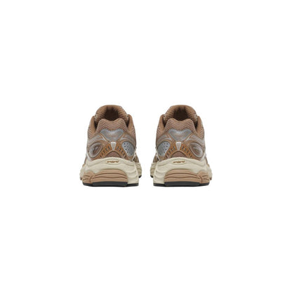 Athletic Sneakers by Saucony for men in mesh & rubber beige features an exquisite silhouette, showcasing the premium chunky style of the Men's Chunky Mesh & Rubber Athletic Sneakers with an exquisite finish.
