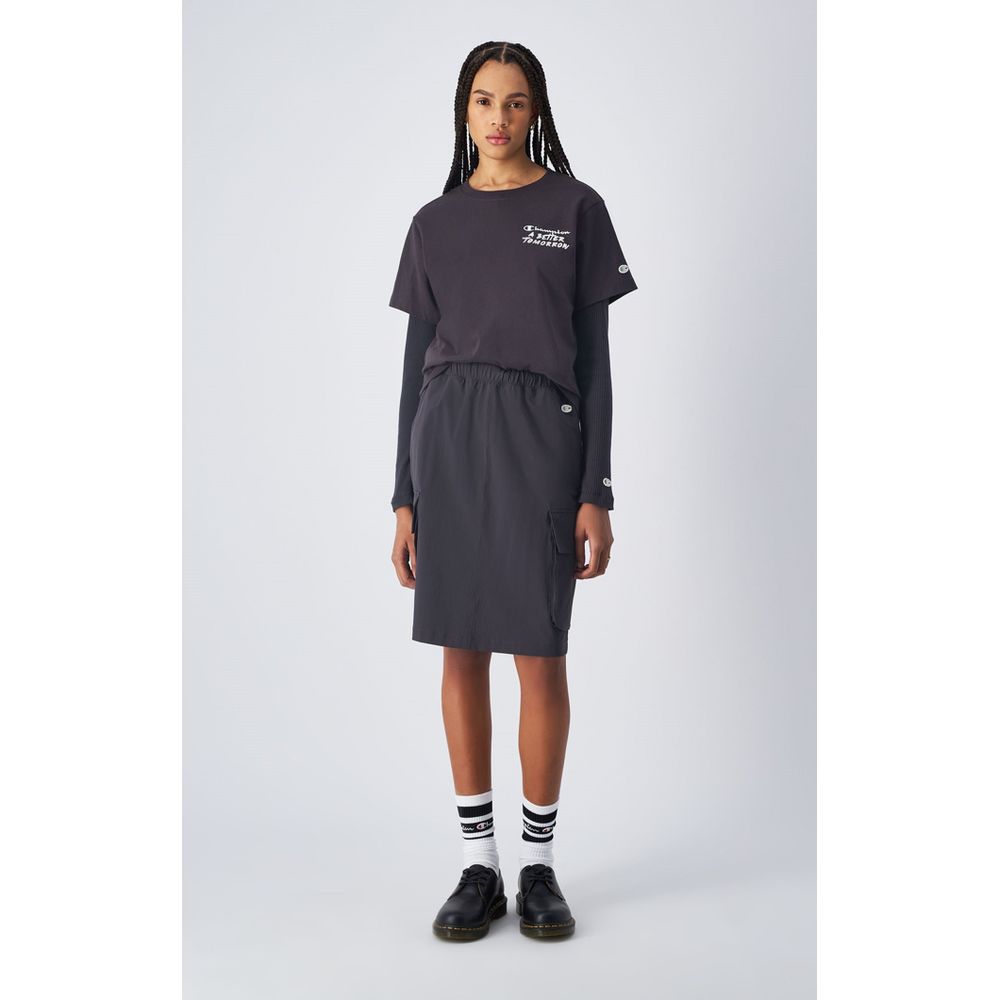 Skirt by Champion for women in stretch polyamide black features a contoured silhouette from the Women's Stretch Polyamide Midi Skirt collection, characterized by its contoured midi for a contoured finish.