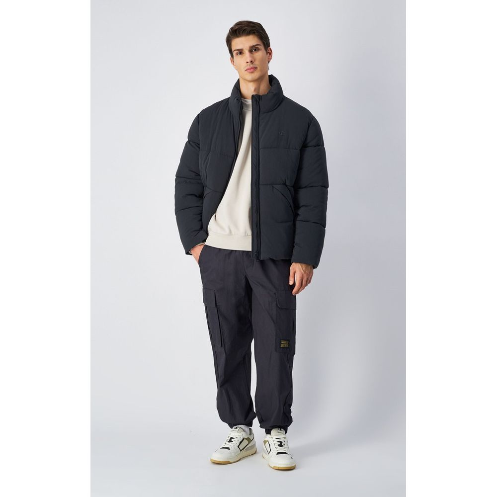 This Parka by Champion for men in polyamide black presents a utilitarian silhouette, meticulously detailed with insulated and a utilitarian for a sophisticated, weather-ready look.