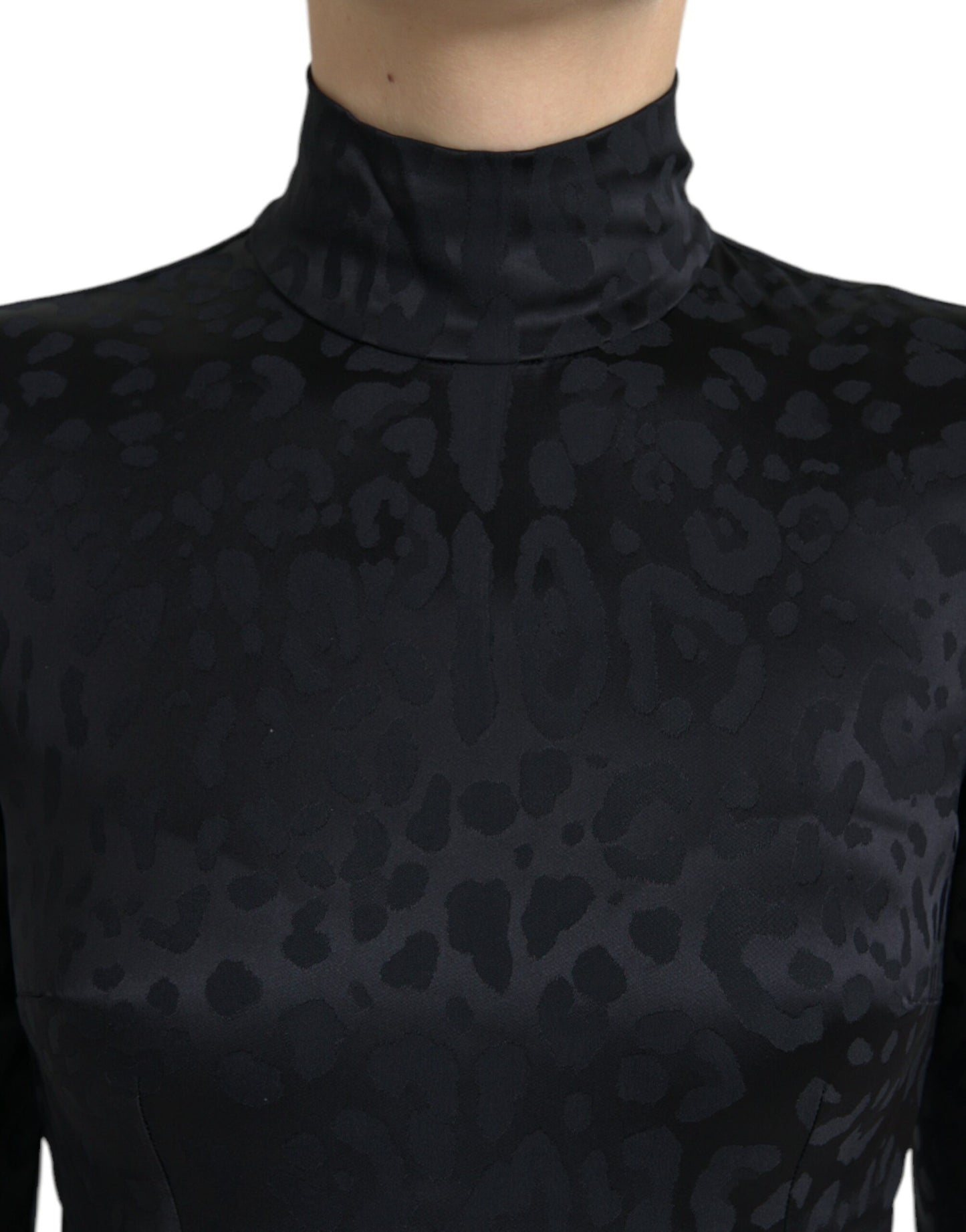 Elegant Black Cropped Top with Zip Closure