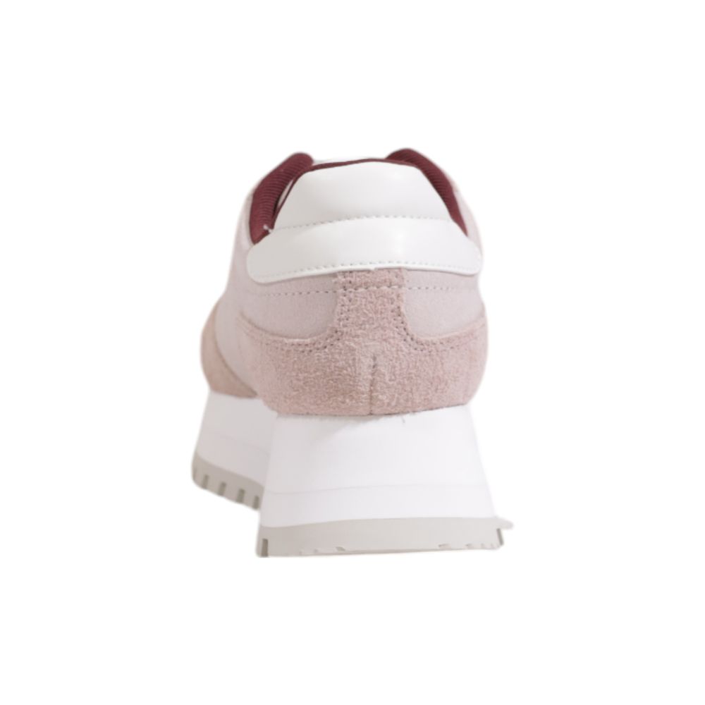 Sneakers by Calvin Klein Jeans for women in leather purple features an sumptuous silhouette, showcasing the premium Women's Casual Leather Sneakers in a sumptuous casual style that offers a sumptuous finish for refined style.