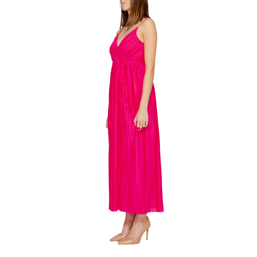 Dress by Only for women in polyester multicolor features an eye catching silhouette with a sophisticated , elegant , and a refined long for a eye catching aesthetic.
