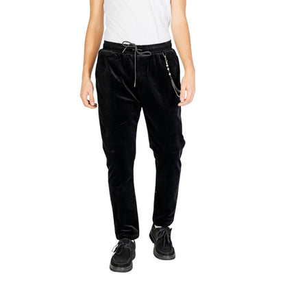 Pants by Gianni Lupo for men in stretch cotton black features a utilitarian with a utilitarian long and to create a sophisticated, premium look.