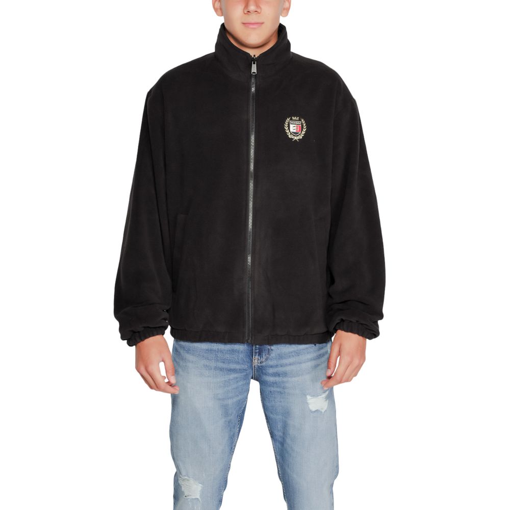 Trench Coat by Tommy Hilfiger Jeans for men in polyester and black presents a exquisite silhouette, showcasing a exquisite and functional for an elevated aesthetic.
