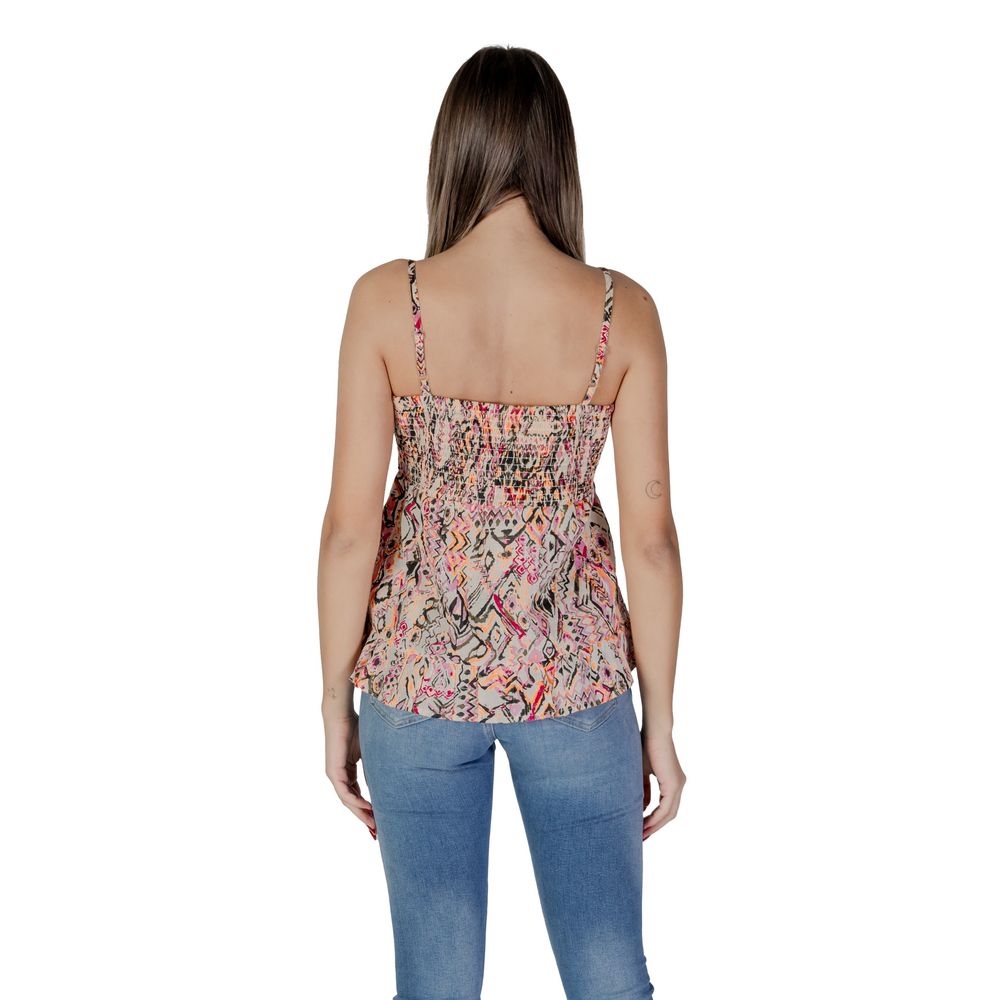 T-Shirt by B.Young for women in cotton multicolor features an on trend silhouette, perfectly showcasing a on trend and for an elevated aesthetic.