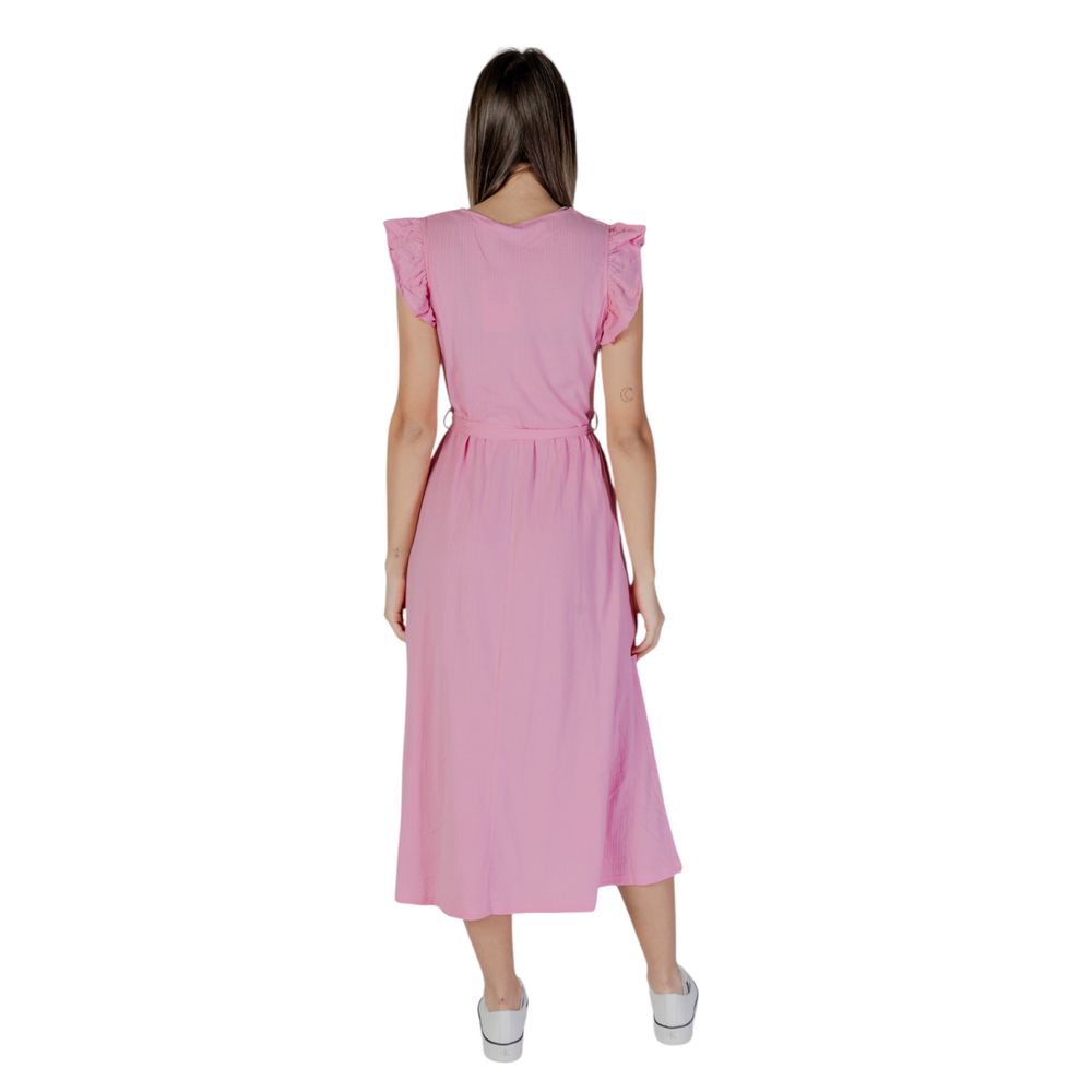 Dress by B.Young for women in cotton multicolor showcases a striking silhouette, elegantly detailed with a , refined , and a striking for a striking finish.