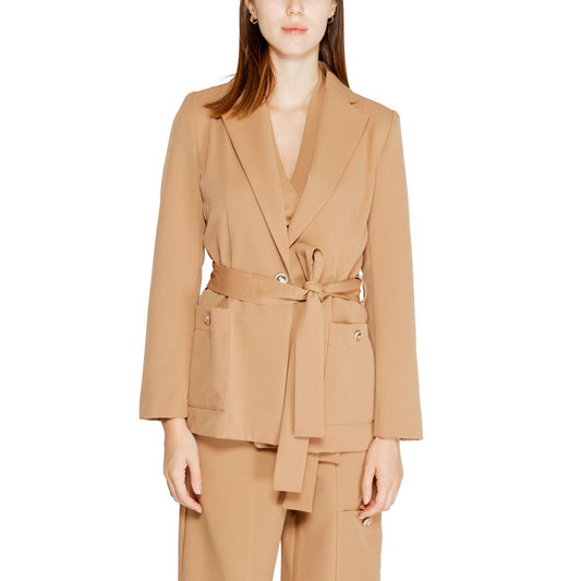 Blazer by Rinascimento for women in stretch polyester beige features an sartorial silhouette, showcasing a sophisticated and sartorial for a truly sartorial finish.