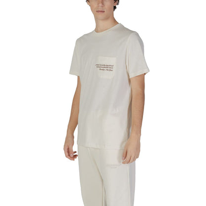 T-Shirt by Underclub for men in cotton cream showcases a fashionable silhouette, elegantly detailed with a fashionable and wrap neckline for a sophisticated, high-fashion look.