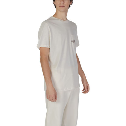 T-Shirt by Underclub for men in cotton cream showcases a chic silhouette, artfully detailed with a chic and for a chic finish.