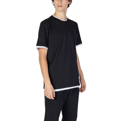 T-Shirt by Underclub for men in cotton black showcases a fashionable silhouette, elegantly detailed with a fashionable and wrap neckline for a sophisticated, high-fashion look.