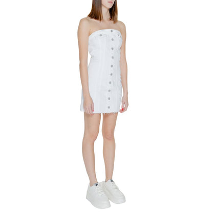 Dress by Tommy Hilfiger Jeans for women in stretch cotton white features an eye catching silhouette with a sophisticated , elegant , and a refined short for a eye catching aesthetic.