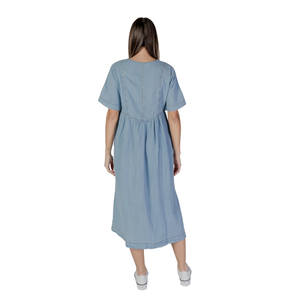 Dress by B.Young for women in cotton light-blue features an magnificent silhouette, artfully detailed with a magnificent and that flows into an magnificent .