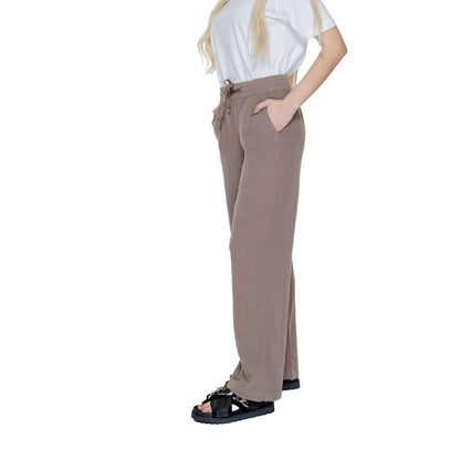 Pants by Street One for women in cotton brown features an on trend silhouette with a and wide cut in an elegant long for a sophisticated look.