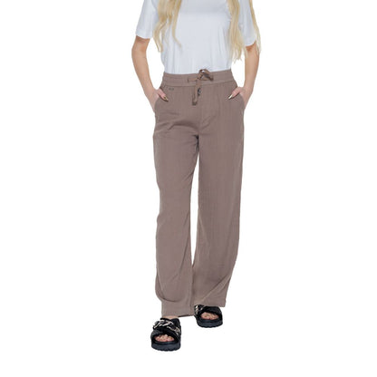 Pants by Street One for women in cotton brown showcases a unrivaled comfort silhouette, featuring a wide cut and long with a for a unrivaled comfort and refined aesthetic.