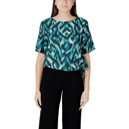 Shirt by Street One for women in polyamide viscose green, featuring a nuanced short-sleeve and nuanced round neckline for a sophisticated finish.