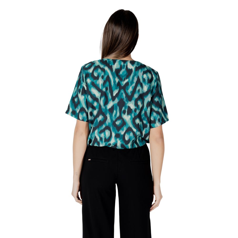 Shirt by Street One for women in polyamide viscose green showcases a sublime silhouette, artfully detailed with a sublime round neckline and for a sophisticated, sublime finish.