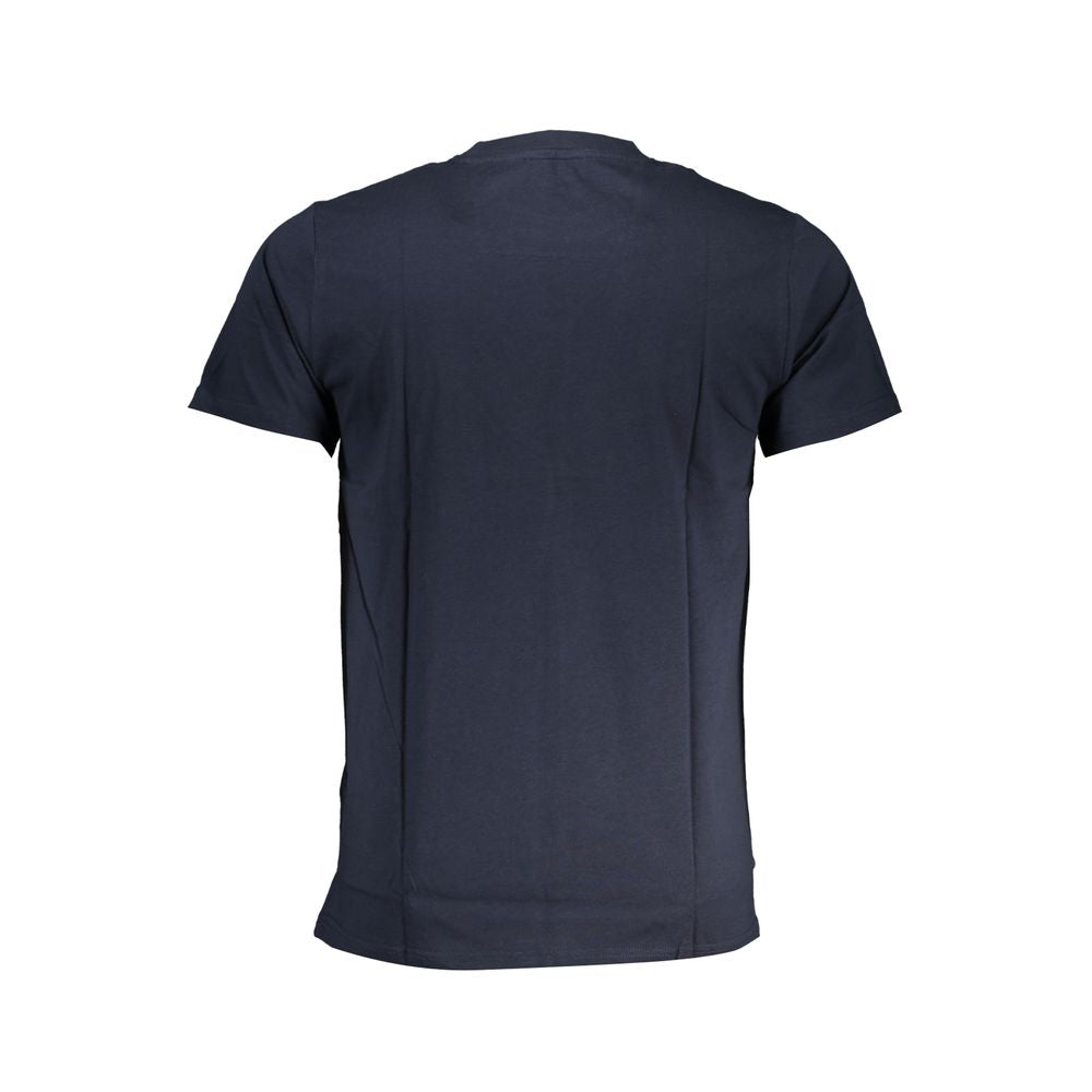 T-Shirt by Cavalli Class for men in cotton blue & print features an on trend silhouette, perfectly showcasing a on trend and crew neckline for an elevated aesthetic.