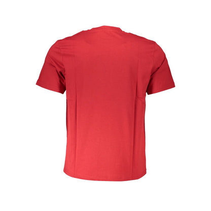 T-Shirt by North Sails for men in cotton red & print showcases a unassuming silhouette, artfully detailed with a refined and unassuming for a sophisticated, contemporary look.