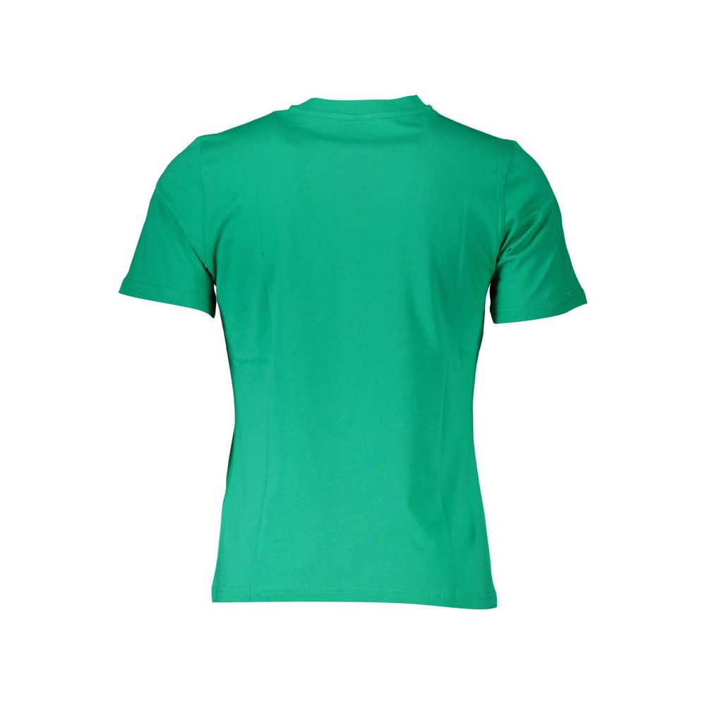 T-Shirt by North Sails for men in cotton green & print showcases a unassuming silhouette, artfully detailed with a refined and unassuming for a sophisticated, contemporary look.
