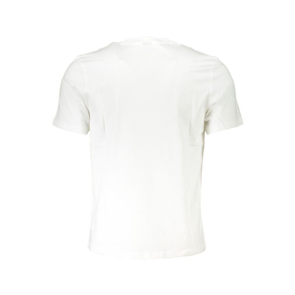 T-Shirt by North Sails for men in cotton white & print features an edgy silhouette, meticulously detailed with a sophisticated and for a truly edgy finish.