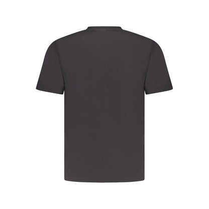 T-Shirt by North Sails for men in cotton black & print showcases a dramatic silhouette, elegantly detailed with a dramatic and for a truly dramatic finish.