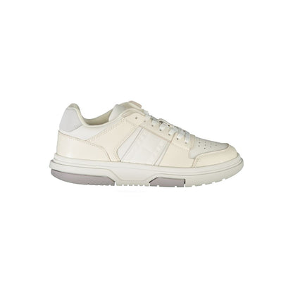 Sneakers by Tommy Hilfiger for women in polyester white features a sumptuous design, perfectly showcasing the sumptuous fashion style of this Women's Fashion Polyester Sneakers.