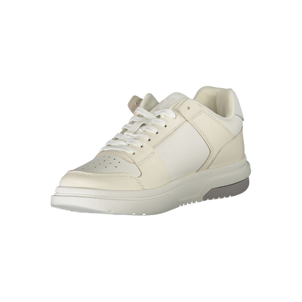 Sneakers by Tommy Hilfiger for women in polyester white presents a sumptuous silhouette from the Women's Fashion Polyester Sneakers collection, showcasing a sumptuous fashion style for an elevated aesthetic.
