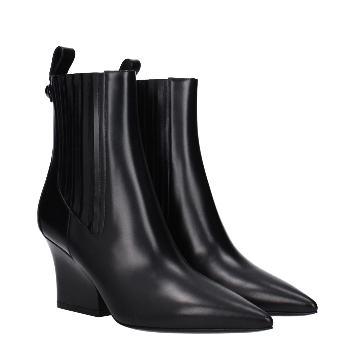 Mid-Heel Ankle Boots by Valentino Garavani for women in leather black showcases a ergonomic silhouette from the Women's Leather Mid-Heel Ankle Boots collection, featuring a ergonomic 7-5-cm-heel mid-heel and a ergonomic .