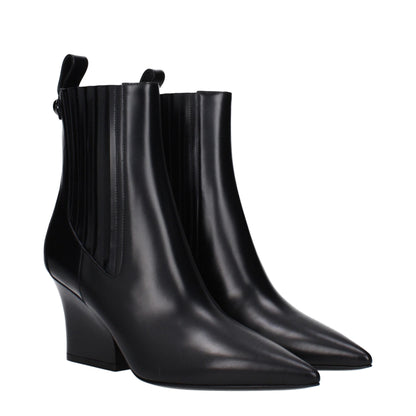 Mid-Heel Ankle Boots by Valentino Garavani for women in leather black showcases a ergonomic silhouette from the Women's Leather Mid-Heel Ankle Boots collection, featuring a ergonomic 7-5-cm-heel mid-heel and a ergonomic .