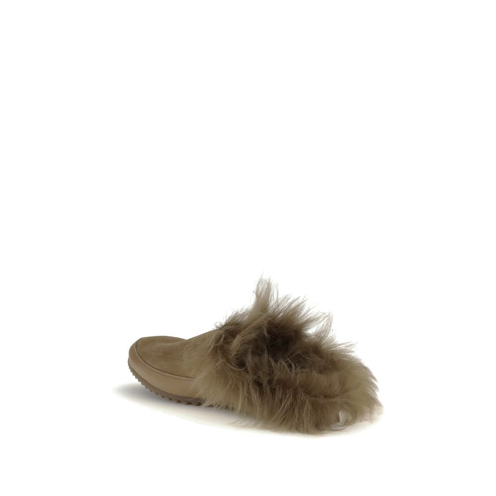 Pedro García Mules with pile