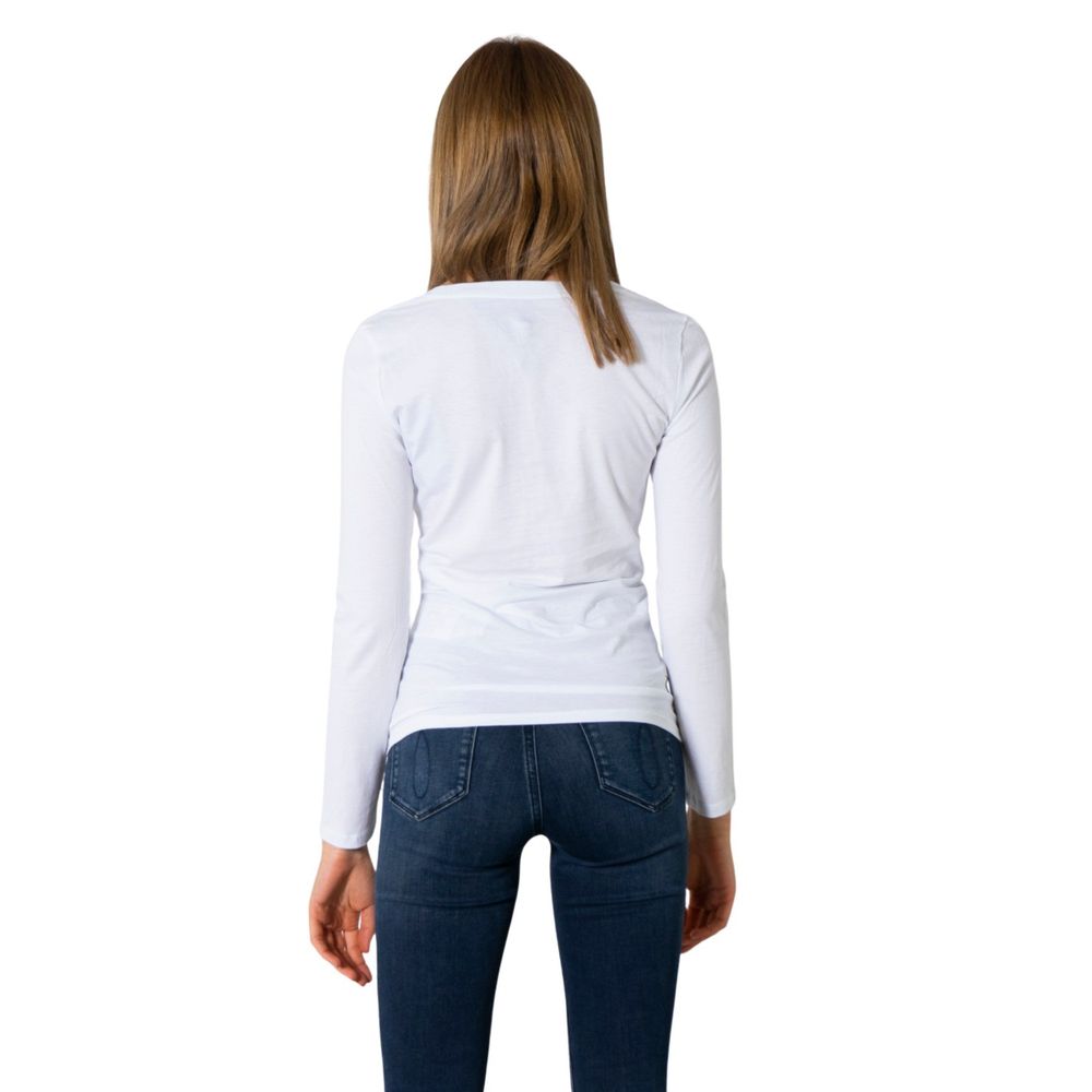 T-Shirt by Armani Exchange for women in cotton white showcases a unassuming silhouette, artfully detailed with a refined and unassuming for a sophisticated, contemporary look.