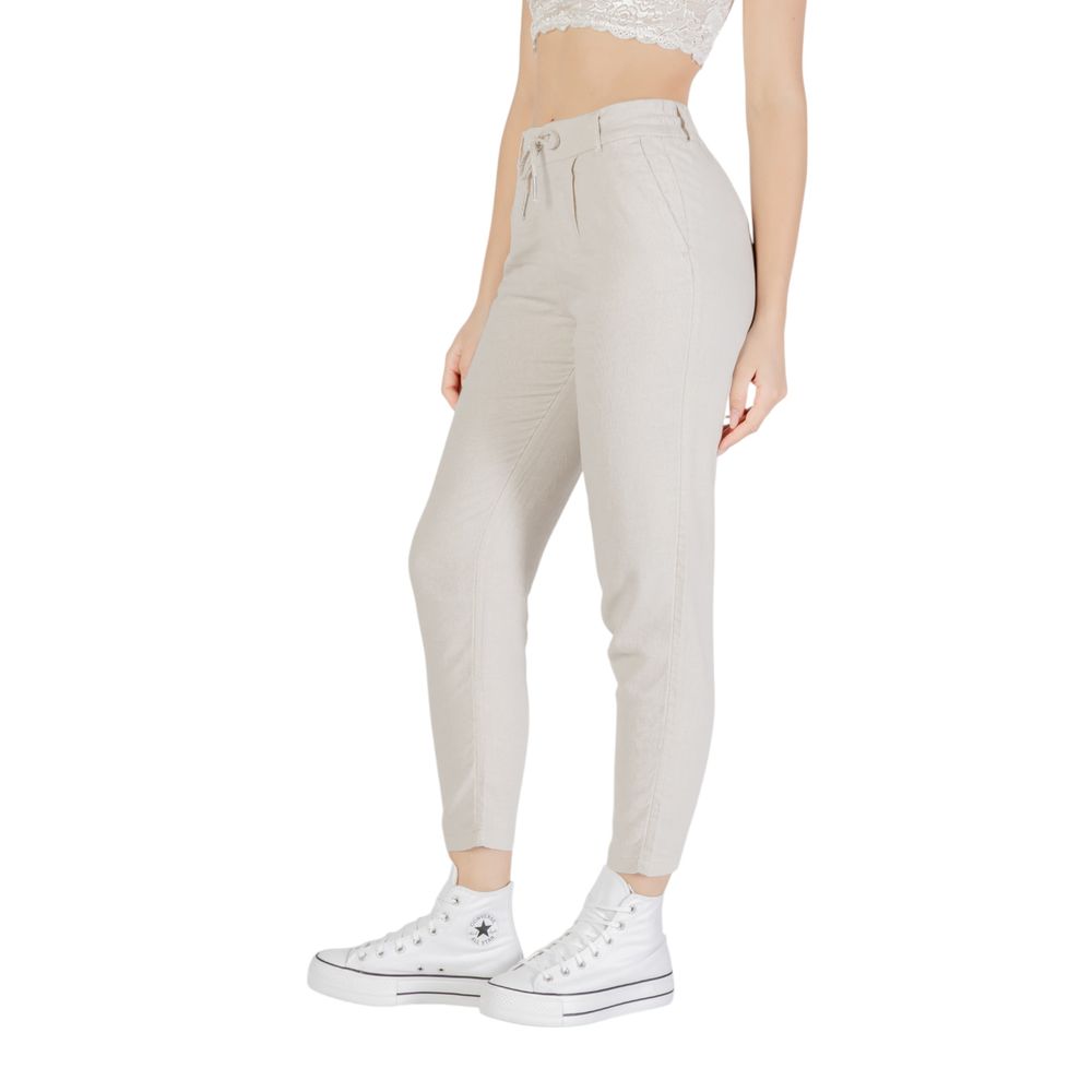 Trousers by Only for women in linen & viscose features a tailored silhouette with a tailored regular-fit, defined by its long and a sophisticated .
