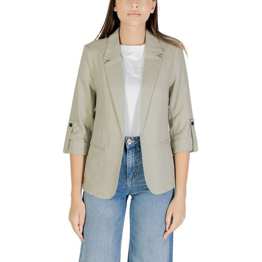 Blazer by Only for women in linen & viscose green features an crisp silhouette with sophisticated and a crisp for a truly crisp finish.