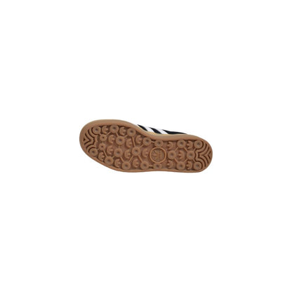 Sneakers by Adidas Originals for women in suede leather & rubber black & striped features a sumptuous design, perfectly showcasing the sumptuous casual style of this Women's Casual Suede Leather & Rubber Sneakers.