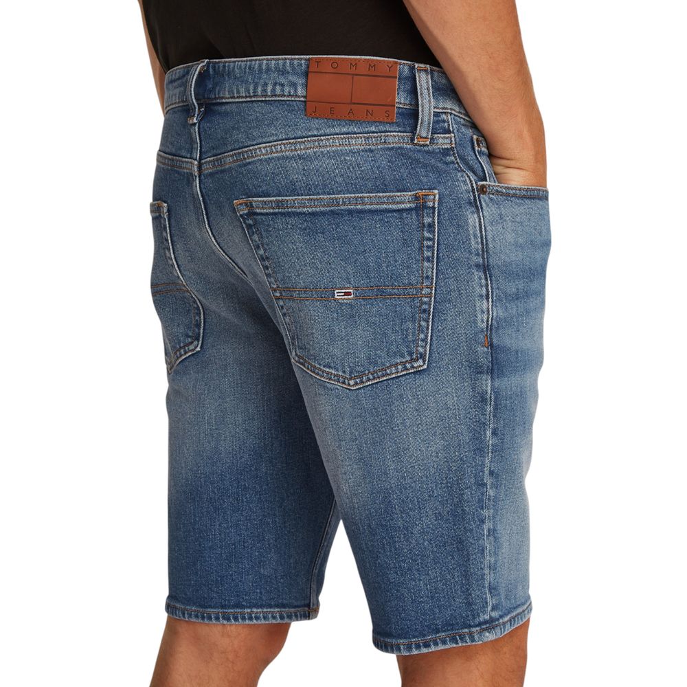 Bermuda Shorts by Tommy Hilfiger Jeans for men in stretch cotton blue features an nuanced silhouette, showcasing a nuanced with a short cut and for a sophisticated, premium finish.