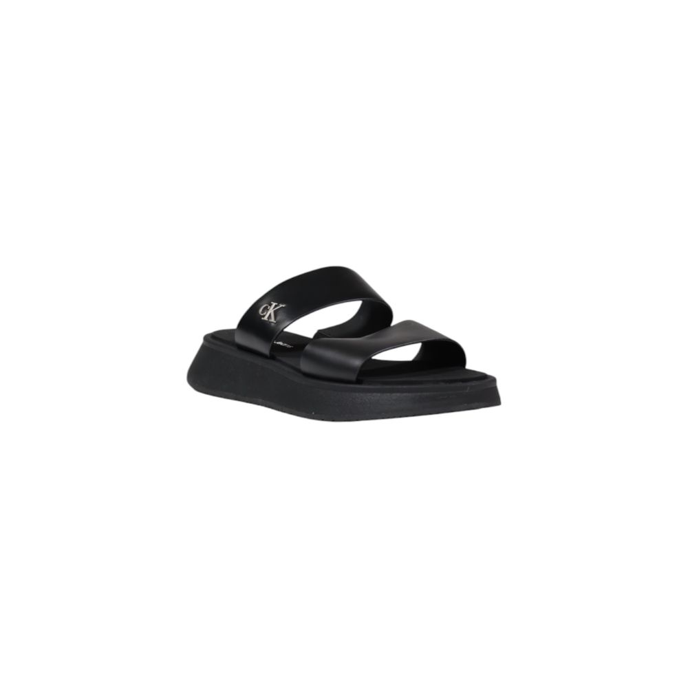 Slider Sandals by Calvin Klein Jeans for women in leather black features an architectural design from the Women's Leather Slider Sandals collection, defined by a architectural and for a architectural finish.