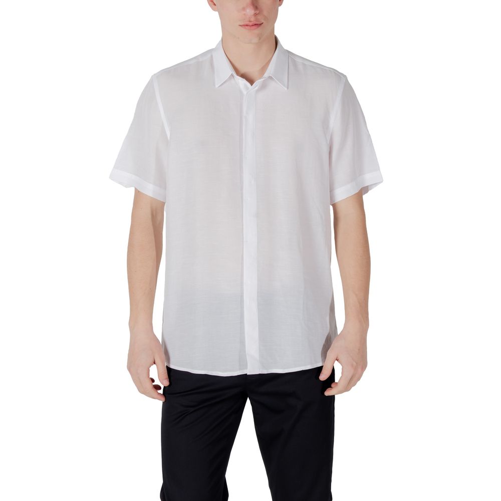Shirt by Antony Morato for men in linen & lyocell white features an architectural silhouette with a refined short-sleeve and elegant for a architectural look.