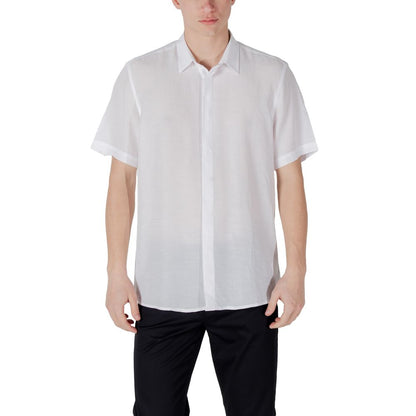Shirt by Antony Morato for men in linen & lyocell white features an architectural silhouette with a refined short-sleeve and elegant for a architectural look.