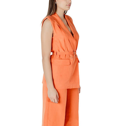 Vest by Liu Jo for women in linen & lyocell orange features a chic silhouette, expertly detailed with a refined and premium lightweight for a truly chic look.