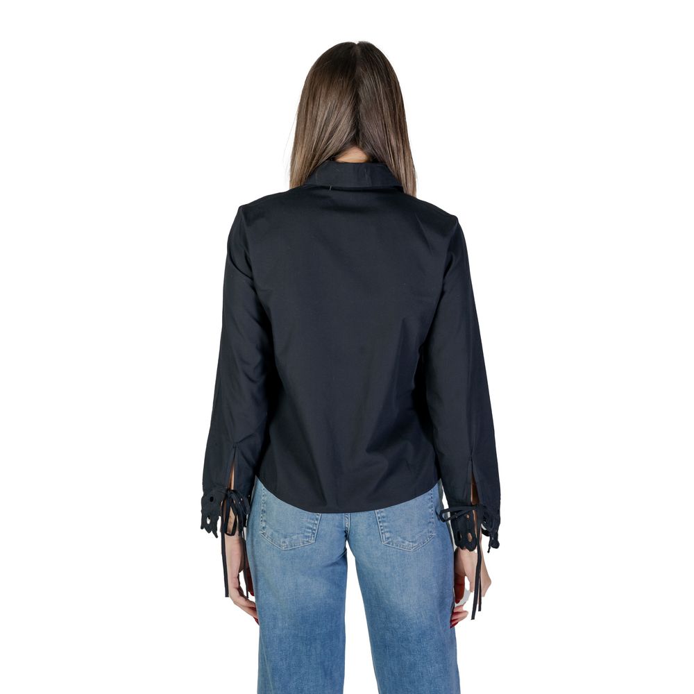 Shirt by Jacqueline De Yong for women in cotton black features an architectural silhouette with a refined and elegant for a architectural look.