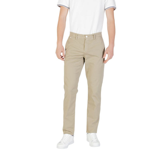 Trousers by Replay for men in stretch cotton green presents a smart silhouette, meticulously detailed with a smart regular-fit, a smart long, and a smart .