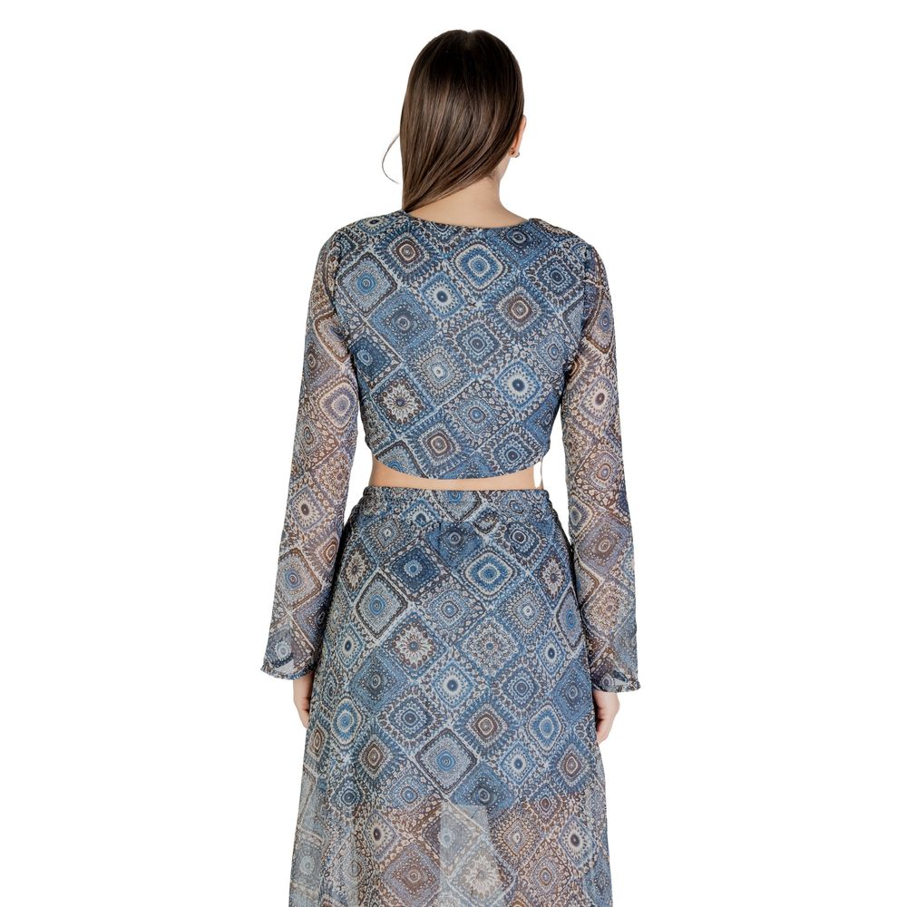 Activewear Top by Only for women in polyester blue showcases a versatile silhouette, finished with a versatile , , and high-performance for a versatile look.