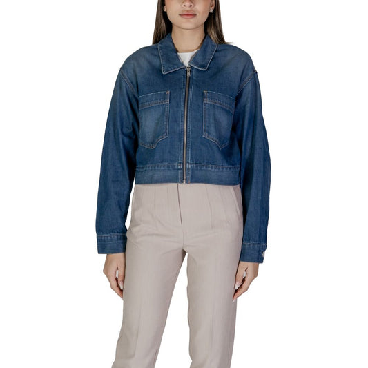 Jacket by Replay for women in stretch denim cotton blue features an utilitarian silhouette with a refined , showcasing sophisticated pockets for an utilitarian aesthetic.