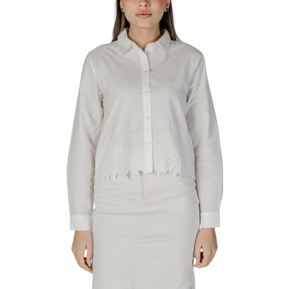 Shirt by Jacqueline De Yong for women in cotton white features an architectural silhouette with a refined long-sleeve and elegant for a architectural look.