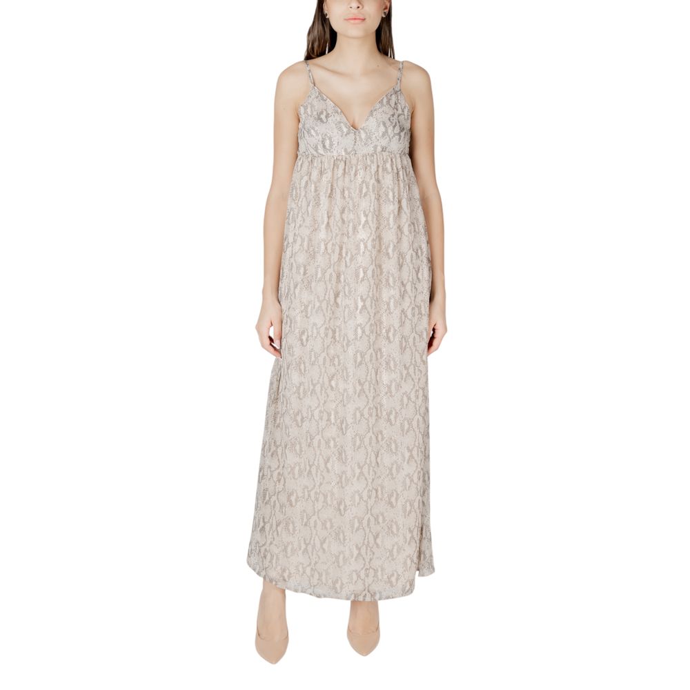 Dress by Only for women in polyester beige features an magnificent silhouette, artfully detailed with a magnificent and that flows into an magnificent maxi long.
