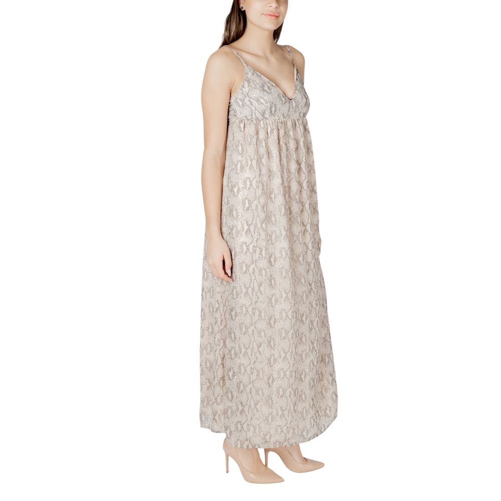 Dress by Only for women in polyester beige showcases a striking silhouette, elegantly detailed with a , refined , and a striking maxi long for a striking finish.